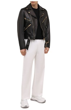 Мужская кожаная куртка VERSACE черного цвета по цене 334500 руб., арт. 1001070/1A00713 | Фото 2 Мужская кожаная куртка VERSACE черного цвета, арт. 1001070/1A00713 | Фото 2