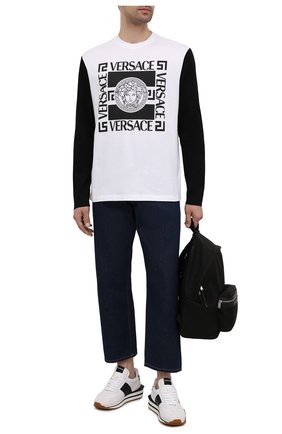 Мужская хлопковый лонгслив VERSACE черно-белого цвета по цене 38050 руб., арт. 1001511/1A01116 | Фото 2 Мужская хлопковый лонгслив VERSACE черно-белого цвета, арт. 1001511/1A01116 | Фото 2