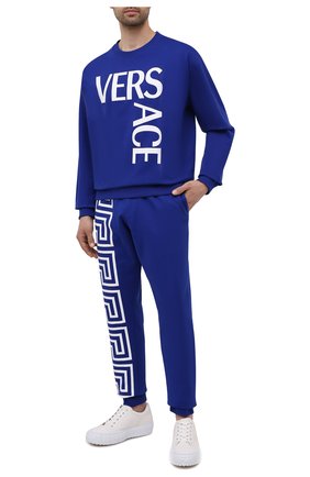 Мужской хлопковый свитшот VERSACE синего цвета по цене 47450 руб., арт. 1001377/1A01015 | Фото 2 Мужской хлопковый свитшот VERSACE синего цвета, арт. 1001377/1A01015 | Фото 2