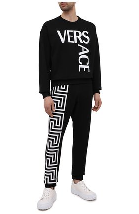 Мужской хлопковый свитшот VERSACE черного цвета по цене 47450 руб., арт. 1001377/1A01015 | Фото 2 Мужской хлопковый свитшот VERSACE черного цвета, арт. 1001377/1A01015 | Фото 2