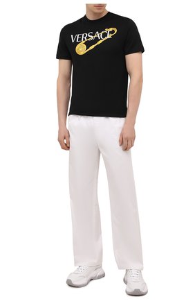 Мужская хлопковая футболка VERSACE черного цвета по цене 33600 руб., арт. 1001295/1A00932 | Фото 2 Мужская хлопковая футболка VERSACE черного цвета, арт. 1001295/1A00932 | Фото 2