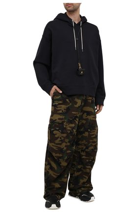 Мужские хлопковые брюки-карго BALENCIAGA хаки цвета по цене 89950 руб., арт. 658907/TKL14 | Фото 2 Мужские хлопковые брюки-карго BALENCIAGA хаки цвета, арт. 658907/TKL14 | Фото 2 (Стили: Милитари; Случай: Повседневный; Длина (брюки, джинсы): Стандартные; Материал внешний: Хлопок; Силуэт М (брюки): Карго)