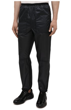 Мужские джоггеры PRADA черного цвета, арт. SPH95-1S0F-F0002-211 | Фото 3 (Длина (брюки, джинсы): Стандартные; Материал внешний: Синтетический материал; Силуэт М (брюки): Джоггеры; Стили: Кэжуэл)