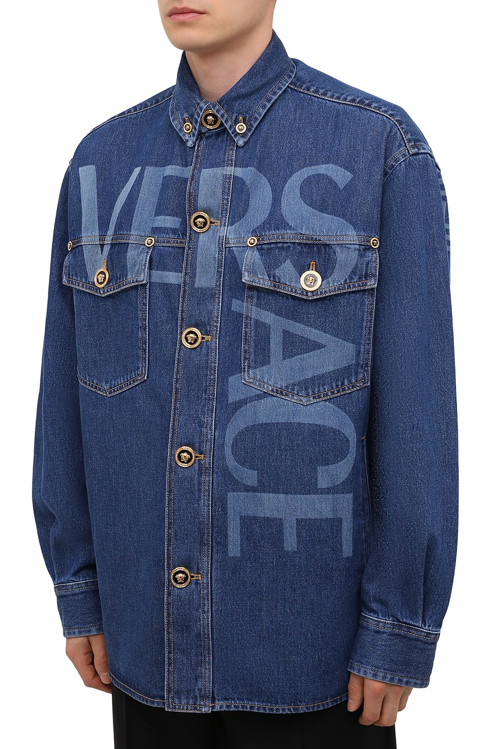 Мужская джинсовая куртка VERSACE синего цвета, арт. A89315/1A00592 | Фото 3 (Кросс-КТ: Куртка, Деним; Рукава: Длинные; Длина (верхняя одежда): До середины бедра; Материал внешний: Хлопок, Деним; Стили: Кэжуэл)
