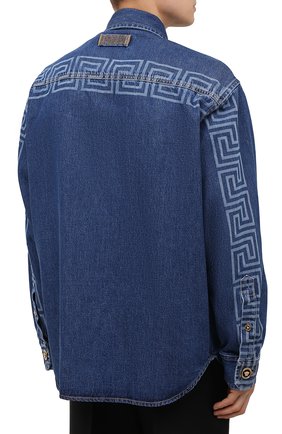 Мужская джинсовая куртка VERSACE синего цвета, арт. A89315/1A00592 | Фото 4 (Кросс-КТ: Куртка, Деним; Рукава: Длинные; Длина (верхняя одежда): До середины бедра; Материал внешний: Хлопок, Деним; Стили: Кэжуэл)
