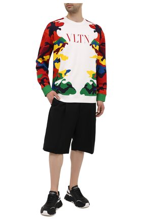 Мужской хлопковый свитшот VALENTINO разноцветного цвета по цене 93500 руб., арт. WV3MF18X7L1 | Фото 2 Мужской хлопковый свитшот VALENTINO разноцветного цвета, арт. WV3MF18X7L1 | Фото 2
