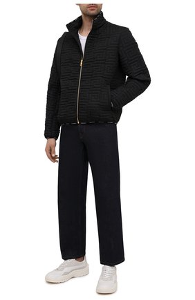 Мужской утепленный бомбер VERSACE черного цвета по цене 169500 руб., арт. A87432/A230630 | Фото 2 Мужской утепленный бомбер VERSACE черного цвета, арт. A87432/A230630 | Фото 2 (Рукава: Длинные; Материал подклада: Синтетический материал; Материал внешний: Синтетический материал; Длина (верхняя одежда): Короткие; Кросс-КТ: Куртка; Принт: Без принта; Стили: Спорт-шик; Мужское Кросс-КТ: утепленные куртки)