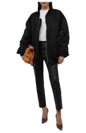 Женский двусторонний бомбер VETEMENTS черного цвета по цене 158000 руб., арт. UA52JA200B 1307/W | Фото 2 Женский двусторонний бомбер VETEMENTS черного цвета, арт. UA52JA200B 1307/W | Фото 2