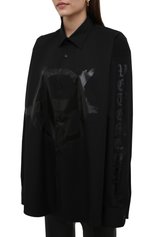 Женская хлопковая рубашка VETEMENTS черного цвета, арт. UA52SH550B 1005/W | Фото 3 (Рукава: Длинные; Женское Кросс-КТ: Рубашка-одежда; Принт: С принтом; Длина (для топов): Удлиненные; Материал внешний: Хлопок; Стили: Спорт-шик)