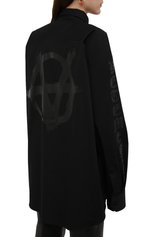 Женская хлопковая рубашка VETEMENTS черного цвета, арт. UA52SH550B 1005/W | Фото 4 (Рукава: Длинные; Женское Кросс-КТ: Рубашка-одежда; Принт: С принтом; Длина (дл�я топов): Удлиненные; Материал внешний: Хлопок; Стили: Спорт-шик)