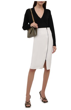 Женская шерстяная юбка TOM FORD белого цвета по цене 95950 руб., арт. GC5598-FAX431 | Фото 2 Женская шерстяная юбка TOM FORD белого цвета, арт. GC5598-FAX431 | Фото 2 (Материал внешний: Шерсть; Материал подклада: Шелк; Женское Кросс-КТ: Юбка-одежда, Юбка-карандаш; Длина Ж (юбки, платья, шорты): Миди, До колена; Стили: Кэжуэл; Кросс-КТ: Трикотаж)