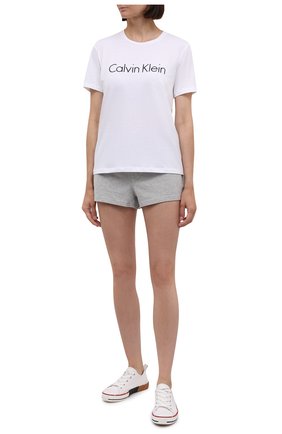 Женские шорты CALVIN KLEIN серого цвета по цене 5520 руб., арт. QS6704E | Фото 2 Женские шорты CALVIN KLEIN серого цвета, арт. QS6704E | Фото 2