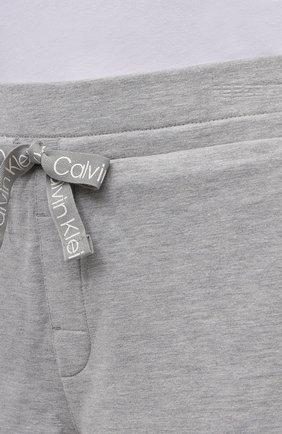 Женские шорты CALVIN KLEIN серого цвета по цене 4995 руб., арт. QS6704E | Фото 5 Женские шорты CALVIN KLEIN серого цвета, арт. QS6704E | Фото 5 (Длина Ж (юбки, платья, шорты): Мини; Материал внешний: Синтетический материал, Хлопок)