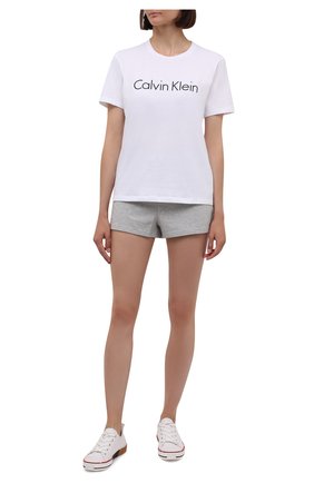 Женская футболка CALVIN KLEIN белого цвета по цене 5520 руб., арт. QS6689E | Фото 2 Женская футболка CALVIN KLEIN белого цвета, арт. QS6689E | Фото 2