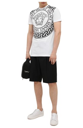 Мужская хлопковая футболка VERSACE белого цвета по цене 43200 руб., арт. 1000849/1A00614 | Фото 2 Мужская хлопковая футболка VERSACE белого цвета, арт. 1000849/1A00614 | Фото 2