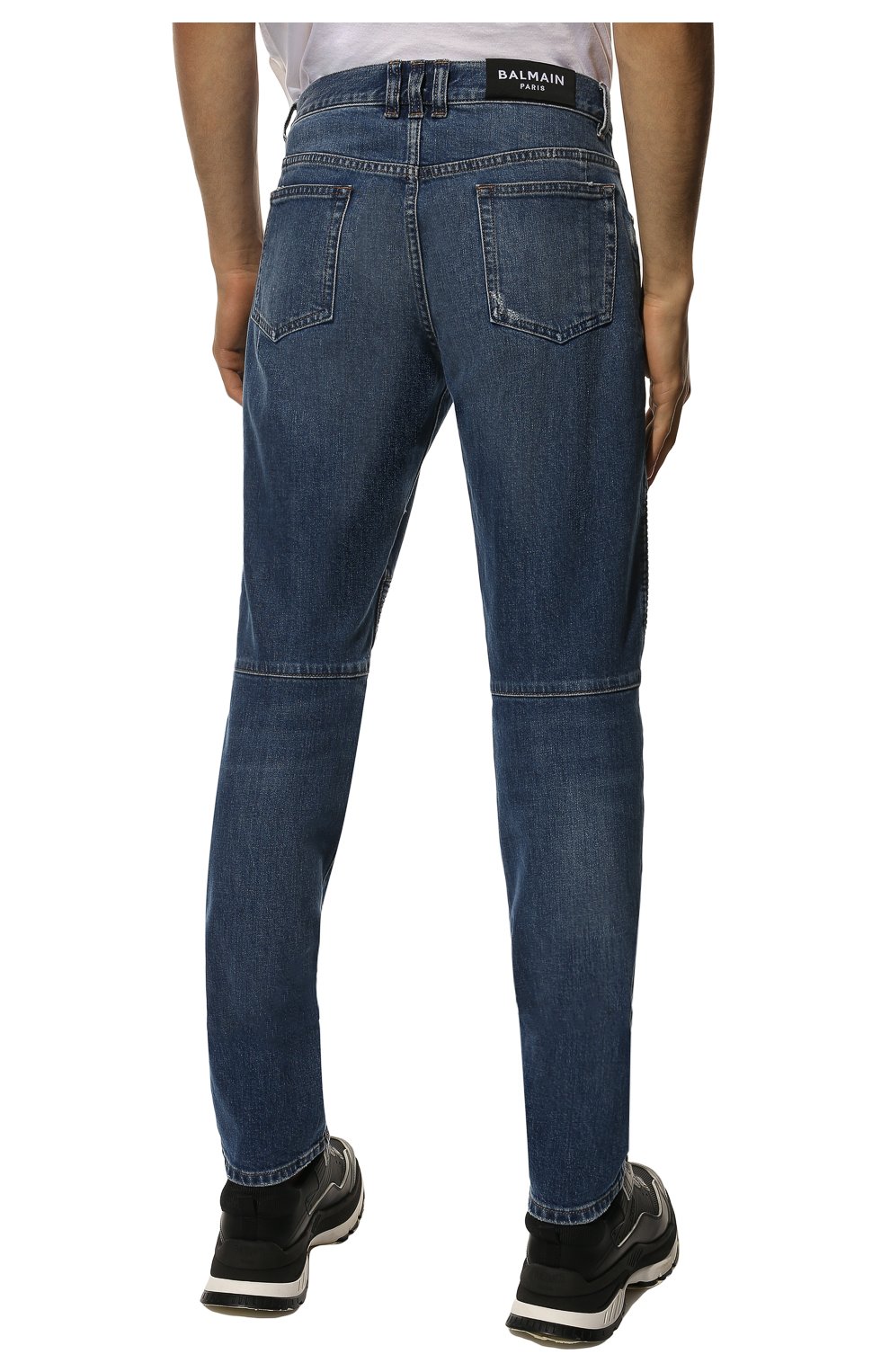 Мужские джинсы BALMAIN синего цвета, арт. WH1MH005/031D | Фото 4 (Силуэт М (брюки): Прямые; Кросс-КТ: Деним; Длина (брюки, джинсы): Стандартные; Стили: Гранж; Материал внешний: Хлопок; Детали: Потертости)