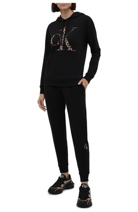 Женские джоггеры CALVIN KLEIN черного цвета по цене 8355 руб., арт. QS6685E | Фото 2 Женские джоггеры CALVIN KLEIN черного цвета, арт. QS6685E | Фото 2