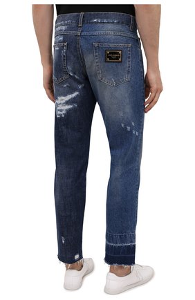 Мужские джинсы DOLCE & GABBANA синего цвета, арт. GYJCCD/G8EM2 | Фото 4 (Силуэт М (брюки): Прямые; Кросс-КТ: Деним; Длина (брюки, джинсы): Стандартные; Стили: Гранж; Материал внешний: Хлопок; Детали: Потертости)