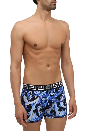 Мужские хлопковые боксеры VERSACE синего цвета по цене 8695 руб., арт. 1001384/1A00997 | Фото 2 Мужские хлопковые боксеры VERSACE синего цвета, арт. 1001384/1A00997 | Фото 2 (Материал внешний: Хлопок; Кросс-КТ: бельё; Мужское Кросс-КТ: Трусы)
