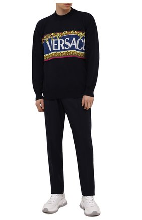 Мужской свитер из хлопка и шерсти VERSACE темно-синего цвета по цене 47450 руб., арт. 1001335/1A00980 | Фото 2 Мужской свитер из хлопка и шерсти VERSACE темно-синего цвета, арт. 1001335/1A00980 | Фото 2