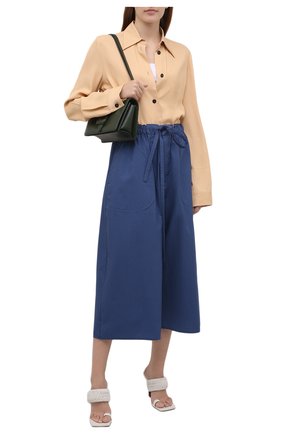 Женский хлопковые кюлоты LOEWE синего цвета по цене 39950 руб., арт. H616Y04X06/W | Фото 2 Женский хлопковые кюлоты LOEWE синего цвета, арт. H616Y04X06/W | Фото 2 (Материал внешний: Хлопок; Стили: Гламурный; Женское Кросс-КТ: Кюлоты-брюки; Длина (брюки, джинсы): Укороченные)