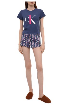 Женская хлопковая пижама CALVIN KLEIN темно-синего цвета по цене 7570 руб., арт. QS6443E | Фото 1 Женская хлопковая пижама CALVIN KLEIN темно-синего цвета, арт. QS6443E | Фото 1 (Материал внешний: Хлопок; Длина (для топов): Стандартные; Длина Ж (юбки, платья, шорты): Мини; Рукава: Короткие)