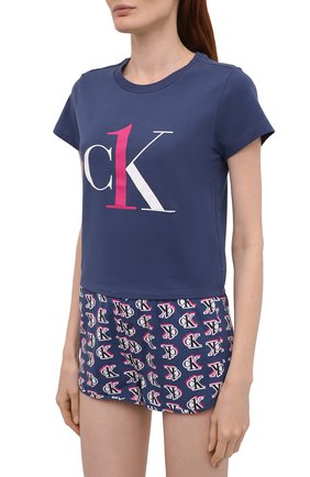 Женская хлопковая пижама CALVIN KLEIN темно-синего цвета, арт. QS6443E | Фото 2 (Материал внешний: Хлопок; Длина (для топов): Стандартные; Длина Ж (юбки, платья, шорты): Мини; Рукава: Короткие)