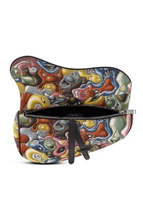 Мужская текстильная сумка saddle dior x kenny scharf DIOR разноцветного цвета по цене 290000 руб., арт. 1ADPO093KSIH26E | Фото 2 Мужская текстильная сумка saddle dior x kenny scharf DIOR разноцветного цвета, арт. 1ADPO093KSIH26E | Фото 2