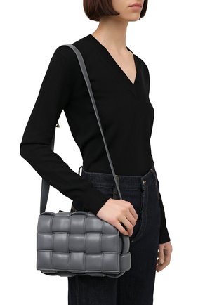 Женская сумка padded cassette BOTTEGA VENETA серого цвета по цене 240000 руб., арт. 591970/VCQR1 | Фото 2 Женская сумка padded cassette BOTTEGA VENETA серого цвета, арт. 591970/VCQR1 | Фото 2
