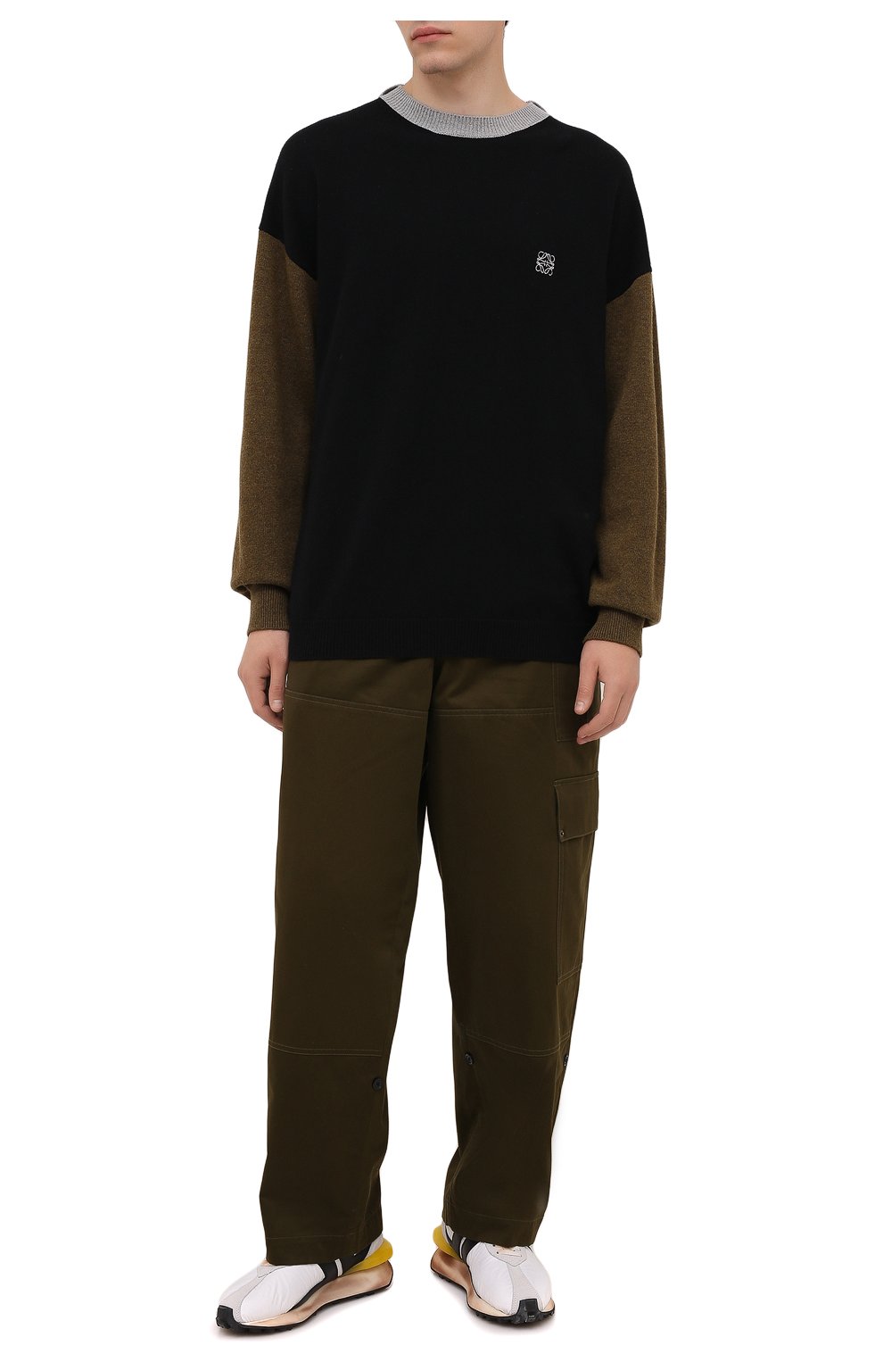 Мужские хлопковые брюки LOEWE хаки цвета, арт. H526Y04W39 | Фото 2 (Длина (брюки, джинсы): Стандартные; Случай: Повседневный; Стили: Милитари; Материал внешний: Хлопок)