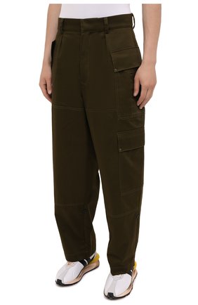 Мужские хлопковые брюки LOEWE хаки цвета, арт. H526Y04W39 | Фото 3 (Длина (брюки, джинсы): Стандартные; Случай: Повседневный; Стили: Милитари; Материал внешний: Хлопок)