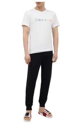 Мужская хлопковая футболка CALVIN KLEIN белого цвета по цене 4750 руб., арт. NM2091E | Фото 2 Мужская хлопковая футболка CALVIN KLEIN белого цвета, арт. NM2091E | Фото 2