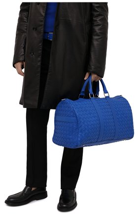 Мужская кожаная дорожная сумка BOTTEGA VENETA синего цвета, арт. 650066/V0E51 | Фото 2 (Материал: Натуральная кожа; Ремень/цепочка: На ремешке; Размер: large)