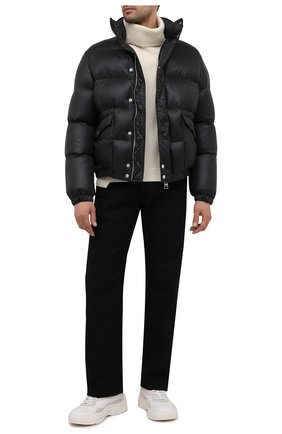 Мужская утепленная куртка ALEXANDER MCQUEEN черного цвета по цене 142500 руб., арт. 659318/QRR55 | Фото 2 Мужская утепленная куртка ALEXANDER MCQUEEN черного цвета, арт. 659318/QRR55 | Фото 2 (Длина (верхняя одежда): Короткие; Материал внешний: Синтетический материал; Кросс-КТ: Куртка; Рукава: Длинные; Мужское Кросс-КТ: пуховик-короткий; Материал подклада: Синтетический материал)