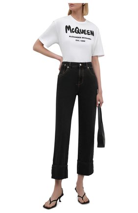 Женские джинсы ALEXANDER MCQUEEN темно-серого цвета по цене 56300 руб., арт. 667390/QMABF | Фото 2 Женские джинсы ALEXANDER MCQUEEN темно-серого цвета, арт. 667390/QMABF | Фото 2 (Длина (брюки, джинсы): Стандартные; Материал внешний: Хлопок; Силуэт Ж (брюки и джинсы): Прямые; Стили: Кэжуэл; Кросс-КТ: Деним)