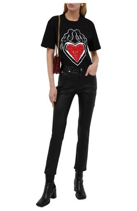 Женские кожаные брюки ALEXANDER MCQUEEN черного цвета по цене 209000 руб., арт. 668455/Q5AGR | Фото 2 Женские кожаные брюки ALEXANDER MCQUEEN черного цвета, арт. 668455/Q5AGR | Фото 2 (Длина (брюки, джинсы): Стандартные; Силуэт Ж (брюки и джинсы): Прямые; Женское Кросс-КТ: Кожаные брюки, Брюки-одежда; Материал подклада: Хлопок; Стили: Гранж)