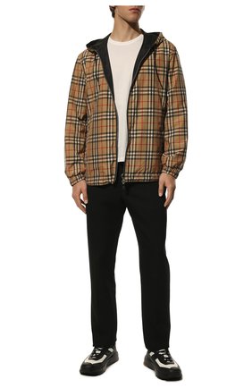 Мужская двусторонняя куртка BURBERRY бежевого цвета по цене 98800 руб., арт. 8027097 | Фото 2 Мужская двусторонняя куртка BURBERRY бежевого цвета, арт. 8027097 | Фото 2