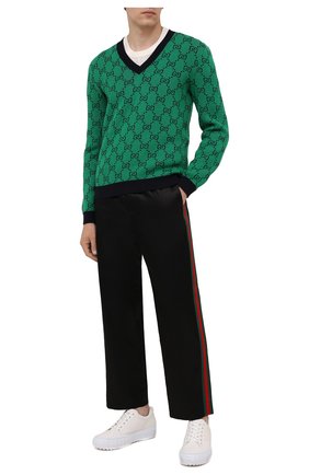 Мужские брюки из хлопка и вискозы GUCCI черного цвета по цене 103500 руб., арт. 654880/ZAGU7 | Фото 2 Мужские брюки из хлопка и вискозы GUCCI черного цвета, арт. 654880/ZAGU7 | Фото 2 (Материал внешний: Хлопок, Вискоза; Длина (брюки, джинсы): Стандартные; Случай: Повседневный; Стили: Спорт-шик)