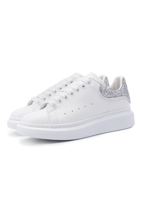 Женские кожаные кеды ALEXANDER MCQUEEN серебряного цвета по цене 38300 руб., арт. 558945/WHTQI | Фото 1 Женские кожаные кеды ALEXANDER MCQUEEN серебряного цвета, арт. 558945/WHTQI | Фото 1 (Материал внутренний: Натуральная кожа; Подошва: Платформа)