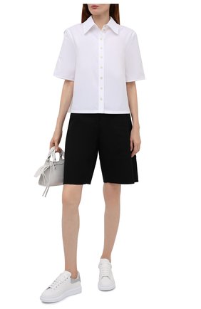 Женские кожаные кеды ALEXANDER MCQUEEN серебряного цвета по цене 38300 руб., арт. 558945/WHTQI | Фото 2 Женские кожаные кеды ALEXANDER MCQUEEN серебряного цвета, арт. 558945/WHTQI | Фото 2 (Материал внутренний: Натуральная кожа; Подошва: Платформа)