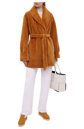 Женские замшевые ботинки LORO PIANA желтого цвета по цене 84100 руб., арт. FAL7979 | Фото 2 Женские замшевые ботинки LORO PIANA желтого цвета, арт. FAL7979 | Фото 2 (Каблук высота: Низкий; Женское Кросс-КТ: Зимние ботинки, Дезерты-ботинки; Материал утеплителя: Натуральный мех; Подошва: Плоская; Материал внешний: Замша)