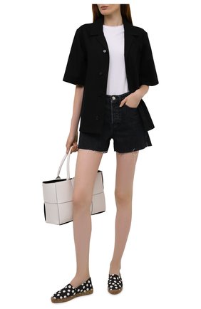 Женские текстильные эспадрильи SAINT LAURENT черно-белого цвета по цене 25900 руб., арт. 605956/2XD10 | Фото 2 Женские текстильные эспадрильи SAINT LAURENT черно-белого цвета, арт. 605956/2XD10 | Фото 2 (Каблук высота: Низкий; Материал внешний: Текстиль; Материал внутренний: Текстиль; Подошва: Платформа)