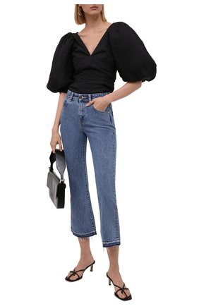 Женские джинсы REDVALENTINO голубого цвета по цене 33350 руб., арт. WR3DD04K/62P | Фото 2 Женские джинсы REDVALENTINO голубого цвета, арт. WR3DD04K/62P | Фото 2 (Материал внешний: Хлопок; Стили: Спорт-шик; Силуэт Ж (брюки и джинсы): Расклешенные; Длина (брюки, джинсы): Укороченные; Кросс-КТ: Деним)