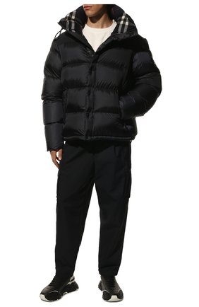 Мужская пуховая куртка BURBERRY темно-синего цвета, арт. 8018732 | Фото 2 (Длина (верхняя одежда): Короткие; Материал подклада: Синтетический материал; Рукава: Длинные; Материал внешний: Синтетический материал; Кросс-КТ: Куртка; Мужское Кросс-КТ: пуховик-короткий; Стили: Кэжуэл; Материал утеплителя: Пух и перо; Региональные ограничения белый список (Axapta Mercury): RU)