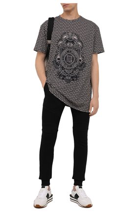 Мужские хлопковые джоггеры BALMAIN черного цвета по цене 64150 руб., арт. WH10B000/B115 | Фото 2 Мужские хлопковые джоггеры BALMAIN черного цвета, арт. WH10B000/B115 | Фото 2