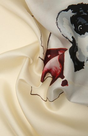Женский шелковый платок LOEWE кремвого цвета, арт. F811911X05 | Фото 2 (Материал: Текстиль, Шелк; Принт: С принтом)