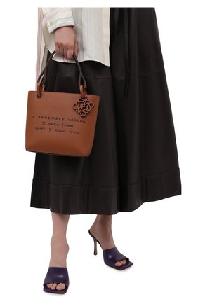Женский сумка-тоут square LOEWE светло-коричневого цвета по цене 130500 руб., арт. A711T81X02 | Фото 2 Женский сумка-тоут square LOEWE светло-коричневого цвета, арт. A711T81X02 | Фото 2