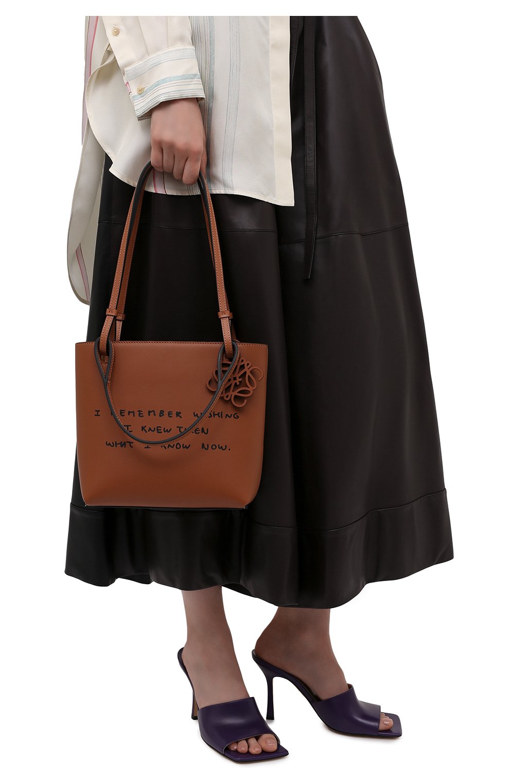 Женский сумка-тоут square LOEWE светло-коричневого цвета, арт. A711T81X02 | Фото 5 (Сумки-технические: Сумки-шопперы; Материал: Натуральная кожа; Размер: small)