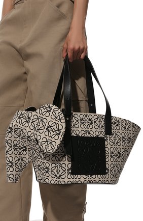 Женская сумка elephant LOEWE черно-белого цвета, арт. A546T21X05 | Фото 2 (Размер: small; Сумки-технические: Сумки top-handle; Ошибки технического описания: Нет ширины; Материал: Текстиль)