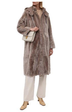 Женская шуба из овчины BRUNELLO CUCINELLI коричневого цвета по цене 969500 руб., арт. MPMRA9722 | Фото 2 Женская шуба из овчины BRUNELLO CUCINELLI коричневого цвета, арт. MPMRA9722 | Фото 2 (Рукава: Длинные; Материал внешний: Натуральный мех; Длина (верхняя одежда): До колена; Стили: Кэжуэл)